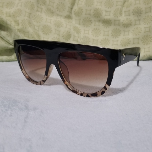 Designer sunglass - Picture 3 of 5